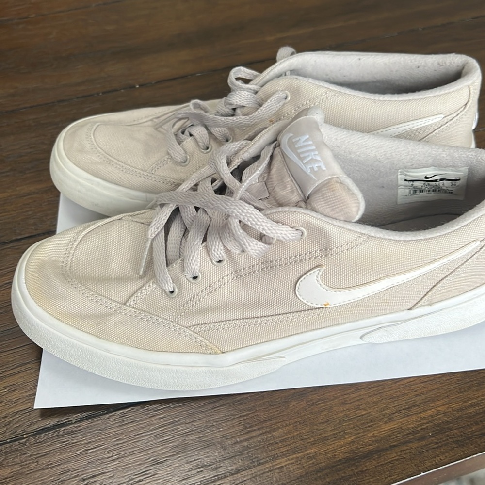 Nike GTS 16 Women’s Sneakers size 9